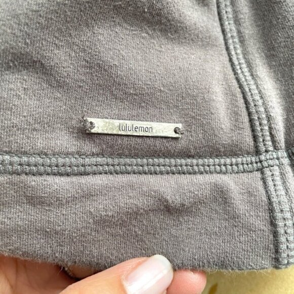 Lululemon Gray Savasana Wrap w/ Butterfly Print - 4/Small 🦋 - Picture 5 of 12